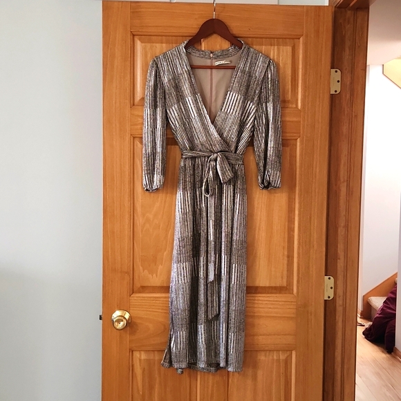 Alice + Olivia Katina Gathered Midi Dress - Picture 2 of 8